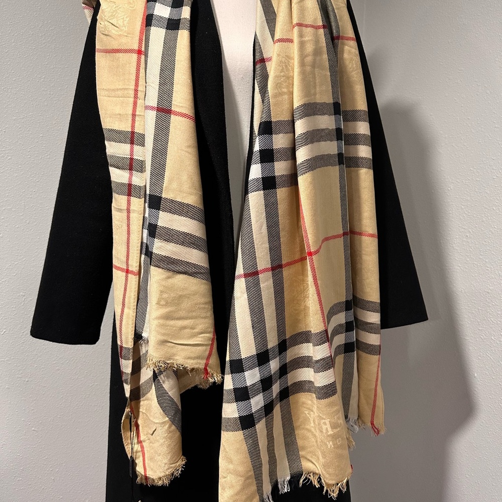 Burberry Classic Check Scarf in Cream and Black - Picture 4 of 9